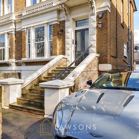 Апартаменты Loft Living By Lawsons With Parking Виндзор Экстерьер фото