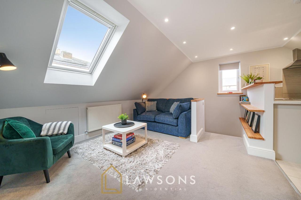 Апартаменты Loft Living By Lawsons With Parking Виндзор Экстерьер фото