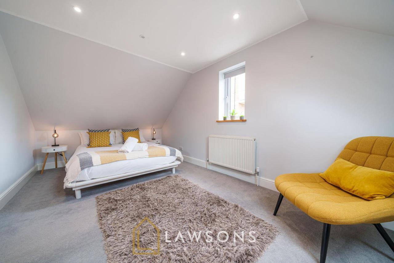 Апартаменты Loft Living By Lawsons With Parking Виндзор Экстерьер фото