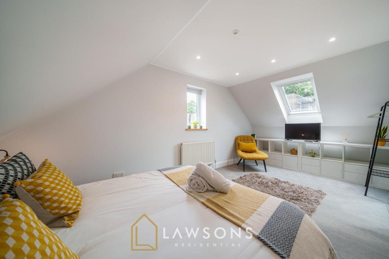 Апартаменты Loft Living By Lawsons With Parking Виндзор Экстерьер фото